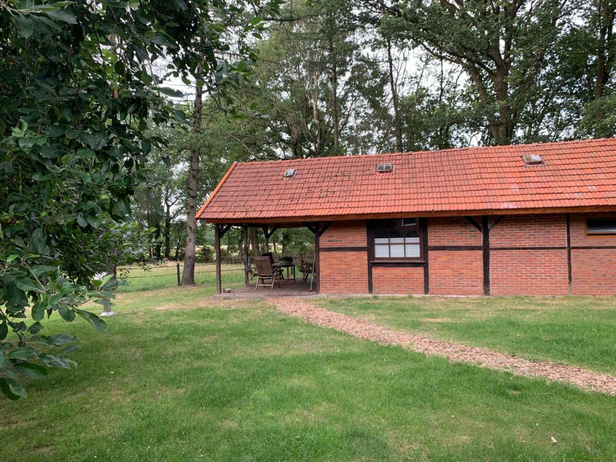 Uelsen Ferienhaus Am Waldchenヴィラ エクステリア 写真